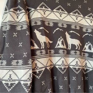 LIGHTWEIGHT MENS WOLF SWEATER
